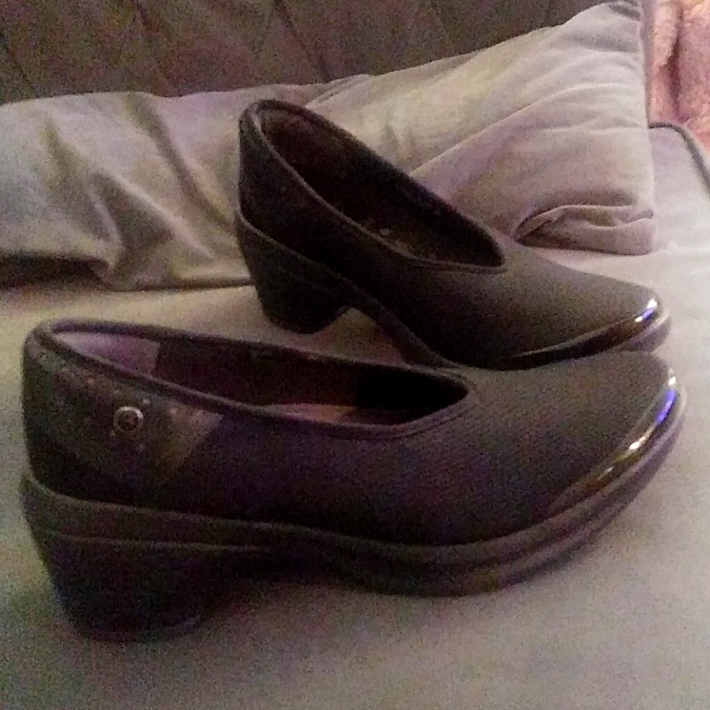 BZEES heels shoes 8 wide